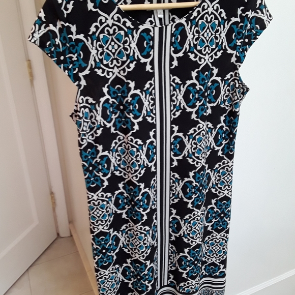 Signature Camryn Dress - Picture 1 of 8